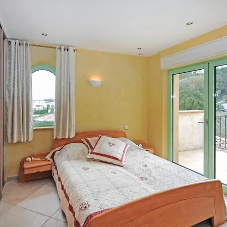 Gorgeous In Raphael *