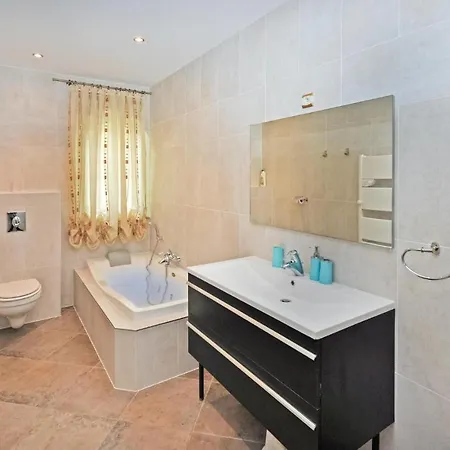 Holiday home Stunning In Raphael Saint-Raphael (Var)
