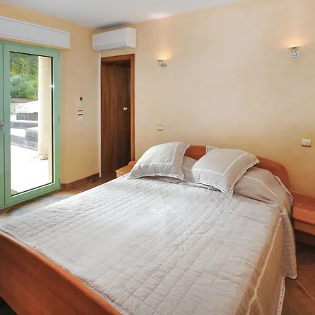 Holiday home Stunning In Raphael Saint-Raphael (Var)