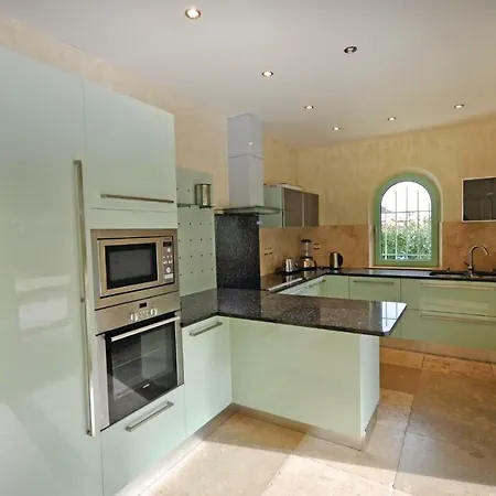 Gorgeous In Raphael *