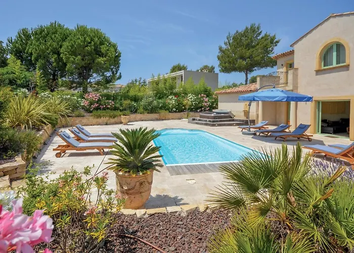 Gorgeous In Raphael Tatil Evi *