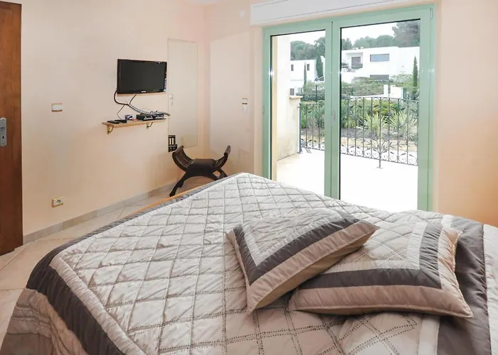 Gorgeous In Raphael Saint-Raphaël