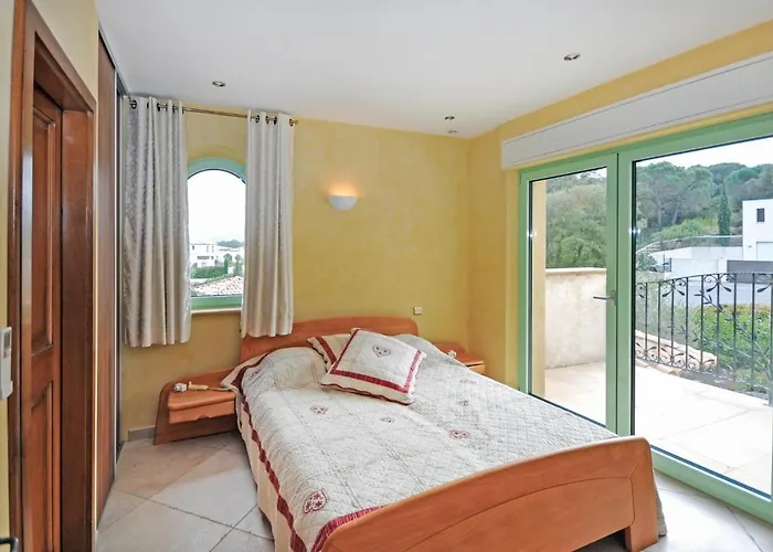 Gorgeous In Raphael *