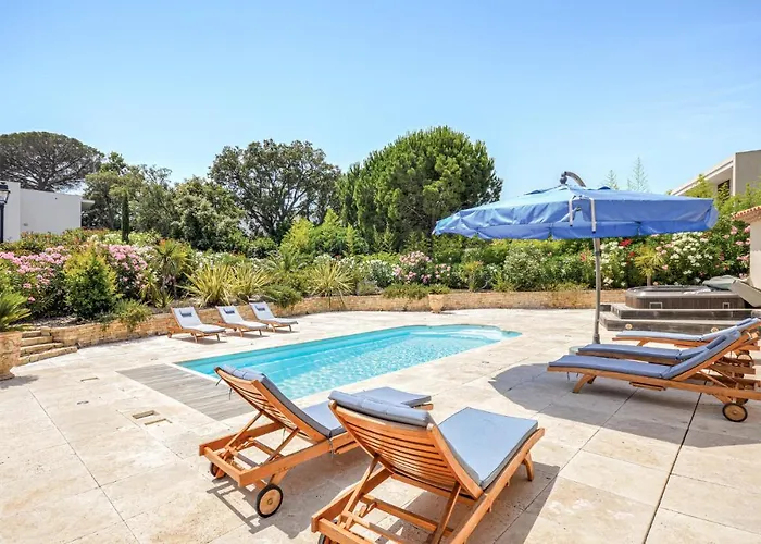 Gorgeous In Raphael Tatil Evi *