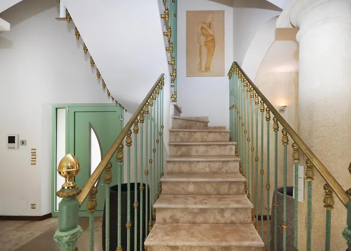 Gorgeous In Raphael Tatil Evi *