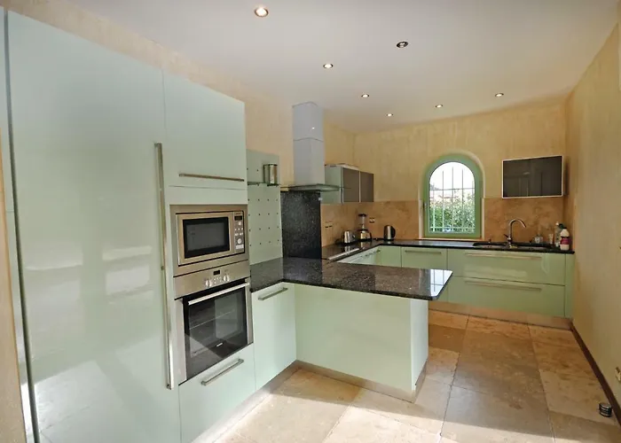 Gorgeous In Raphael *