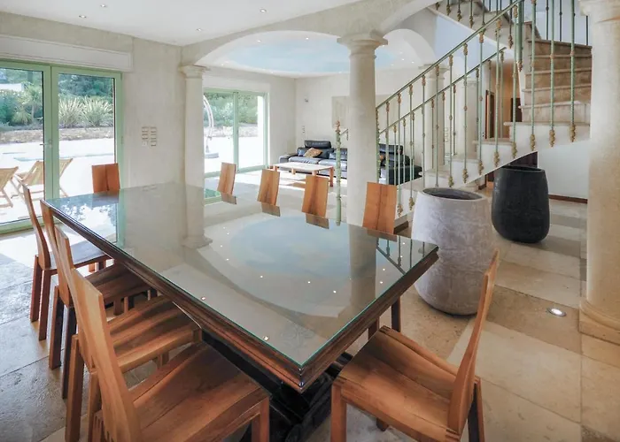 Gorgeous In Raphael *