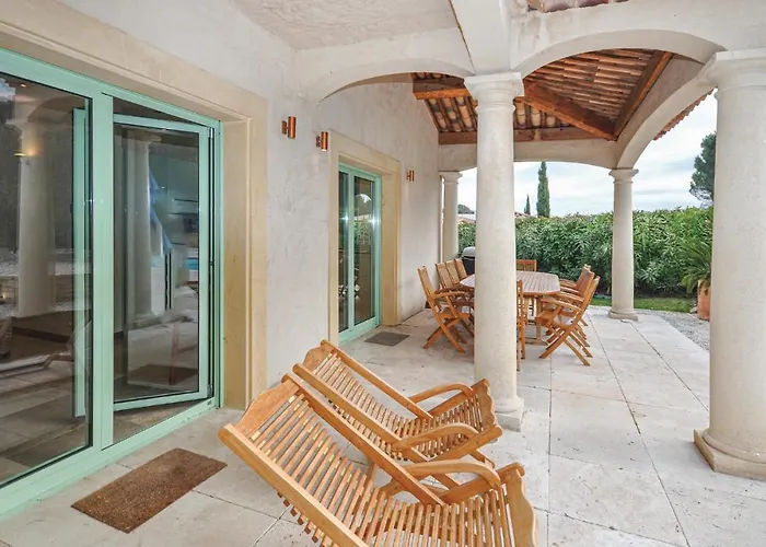 Gorgeous In Raphael Saint-Raphaël