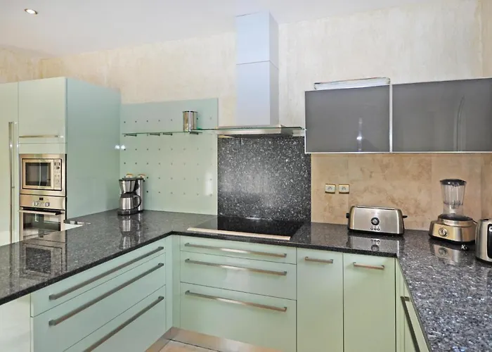 Gorgeous In Raphael *