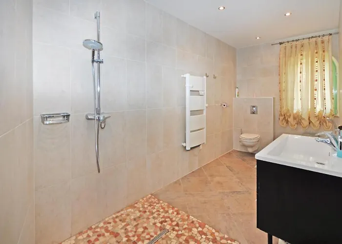 Gorgeous In Raphael *